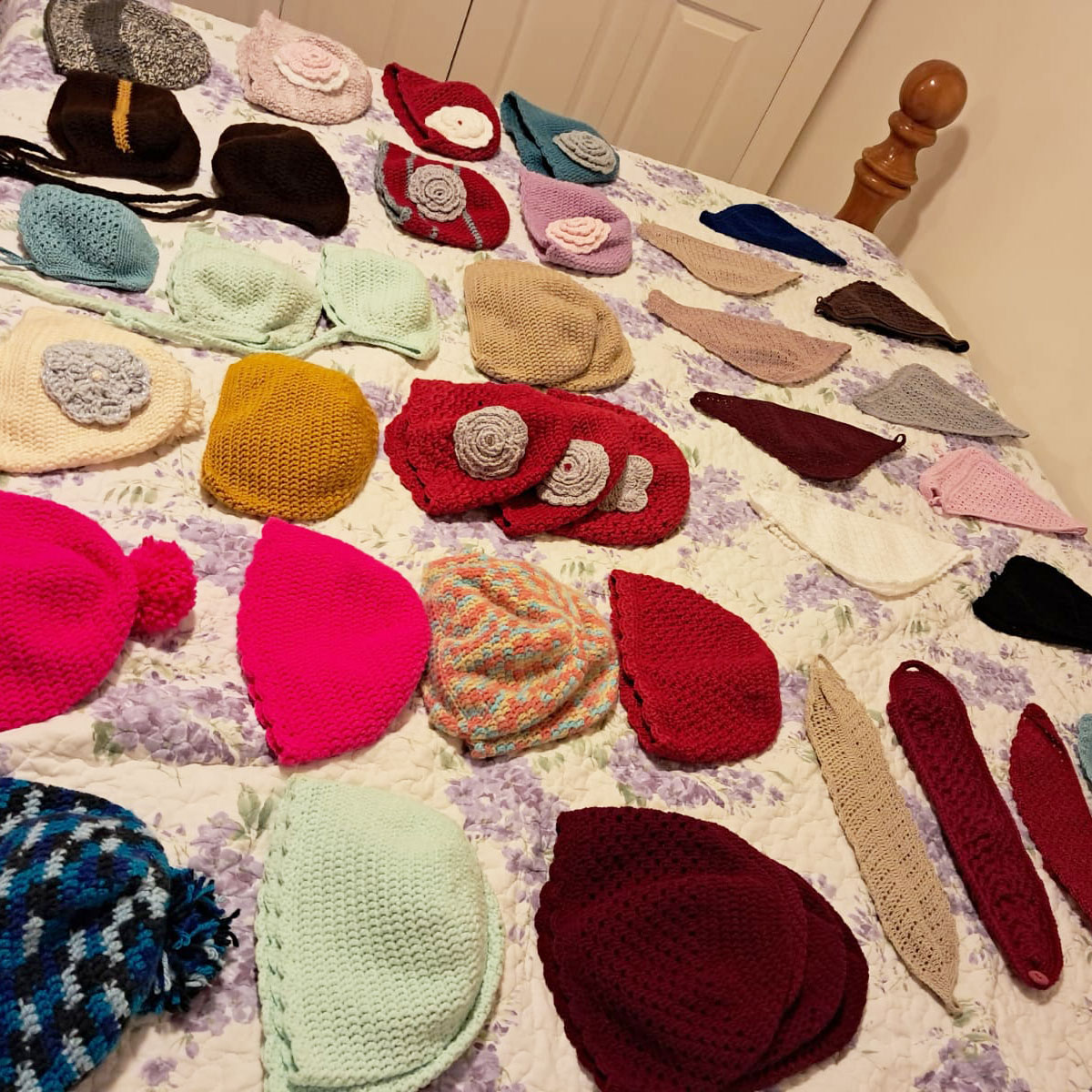 floare-knitted-goods knitted hats by Floare